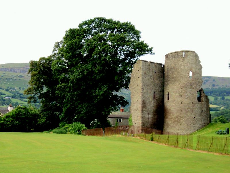 Crickhowell Castle (or Alisby's Castle)