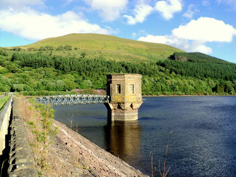 Dam of Talybont Reservoir (alternative route)